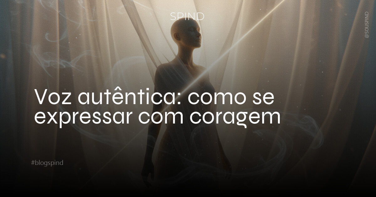 Uma composição minimalista e onírica. Uma silhueta humana, serena e poderosa, emerge de uma cortina de tecidos etéreos e translúcidos em tons de branco e pérola, banhada por uma luz dourada difusa que sugere revelação. A atmosfera é de introspecção e libertação, com texturas táteis de linho amassado e fumaça prateada dançando ao redor. O foco é a expressão silenciosa da coragem interior, com uma única fresta de luz cortando a cena, simbolizando a voz que encontra seu caminho. Estilo cinematográfico, estética Spind.